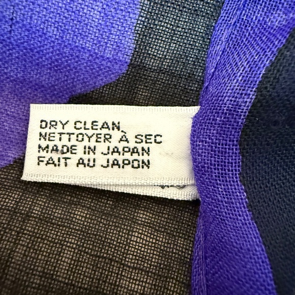 Vera Japan 100% Wool Scarf 🇯🇵 – Black & Violet Abstract Floral - 11" x 50" - Picture 10 of 10